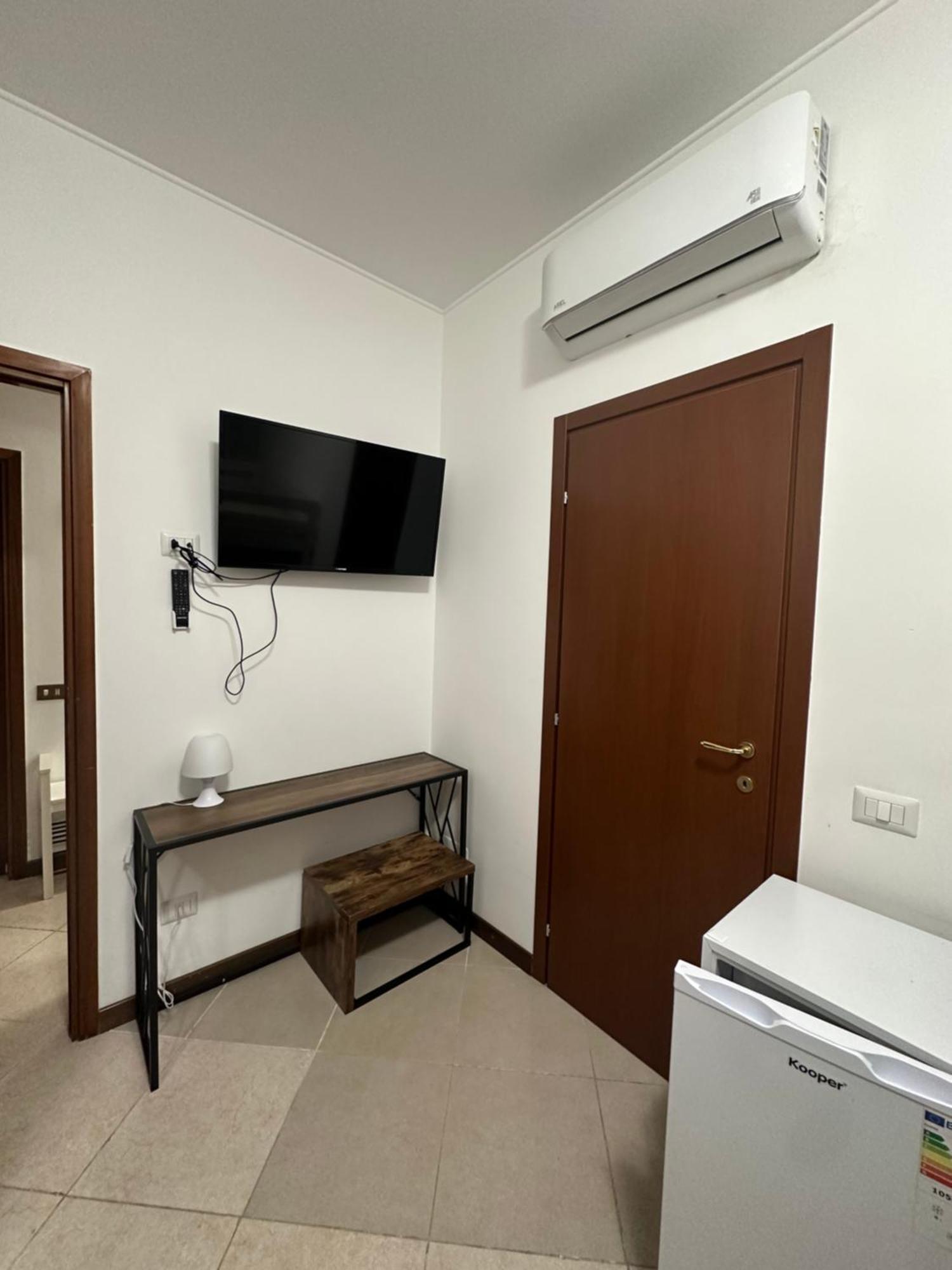 Gigli, Rooms Con Cucina In Comune E Terrazza Milão Exterior foto